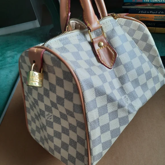 Luxurious Bag - Picture 1 of 6